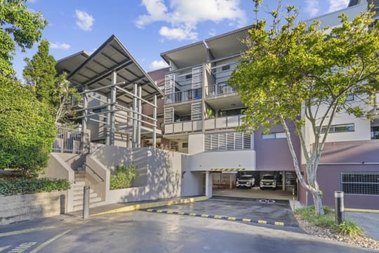 Permanent MR 6km from Brisbane CBD - BC Salary 80% of Income | Resort Brokers ID : MR009274