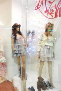 MOMOKI PTY LTD - RETAIL FASHION OUTLET IN CHINATOWN + SUCCESS ON-LINE WEBSITE