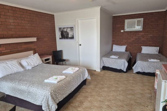 SOLD - Star Hotel, Rutherglen