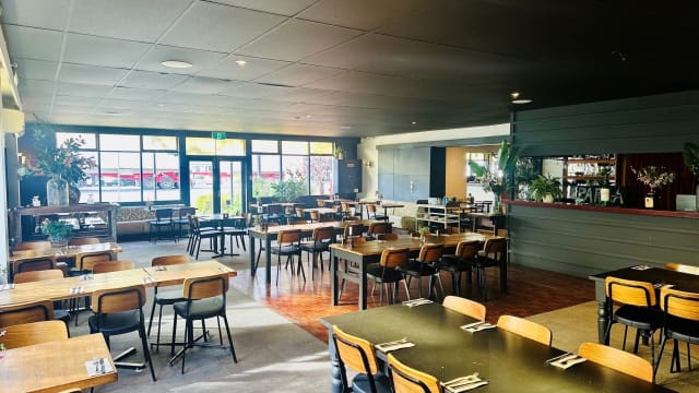 Award-Winning Farmers Arms Hotel – Creswick