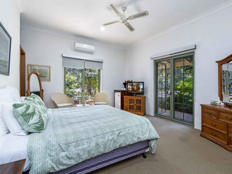 A BOUTIQUE COASTAL SANCTUARY WITH INCOME POTENTIAL - 2523MF