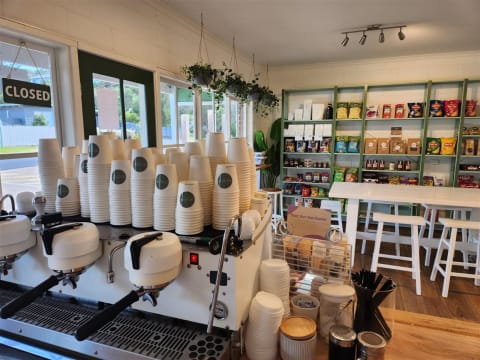 PRICE DROP! Get in for summer! WIWO Newly renovated Cafe RYE Mornington Peninsula