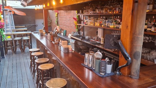 UNION ELECTRIC - A CBD laneway cocktail bar and rooftop