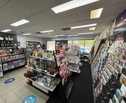 Well-maintained family news/lotto – easily run by a single person