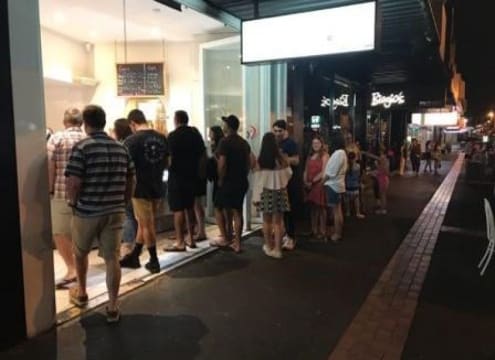 ICE CREAM / GELATERIA IN PRIME LOCATION.  LONG LEASE WITH TOP QUALITY FIT-OUT!