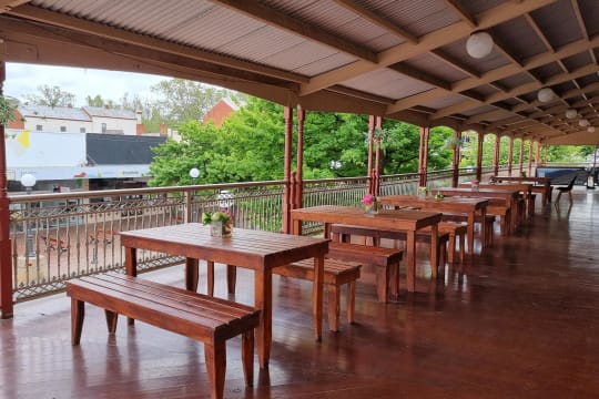 VACANT POSSESSION LEASEHOLD - Royal Hotel, Corowa NSW - 1P0527