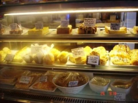 CAFE/TAKEAWAY - seating for 20 + another 50 alfresco.