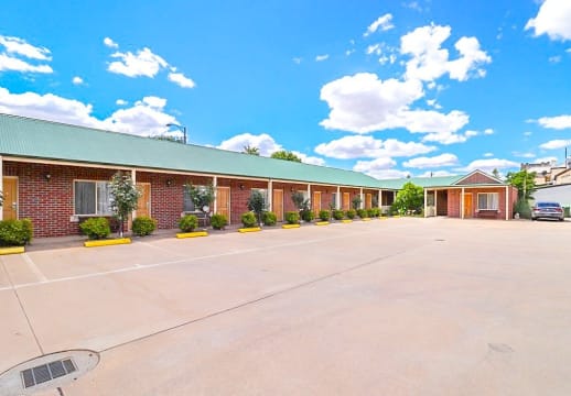 UNDER CONTRACT - Poachers Paradise Motel, Rutherglen VIC - 1P0523