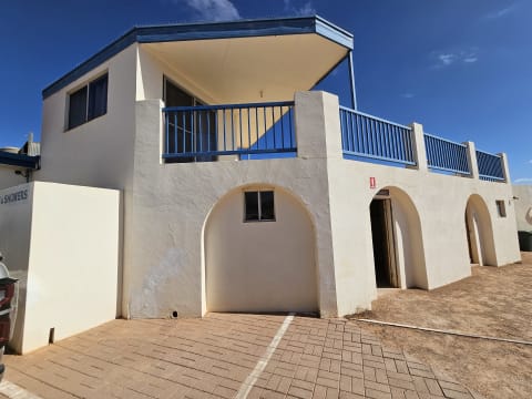 Radekas Downunder Motel