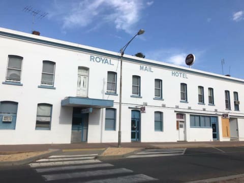 AN AMAZING LEASEHOLD HOTEL OPPORTUNITY AWAITS - 109HL