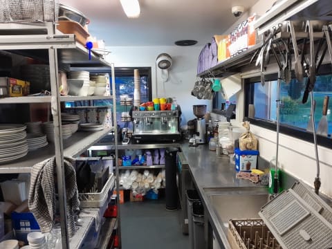 Busy Lakeside Cafe in a Popular Tourist Location – Ararat, Victoria