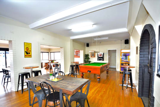 FREEHOLD HOTEL & ACCOMMODATION - Family Hotel, Cootamundra NSW - 1P0382