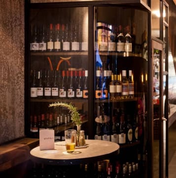 ICONIC WINE BAR and PIZZERIA IN PRIME LOCATION