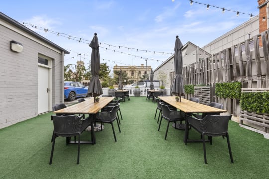LEASEHOLD - Bull & Mouth Hotel Motel, Maryborough VIC - 1P0576