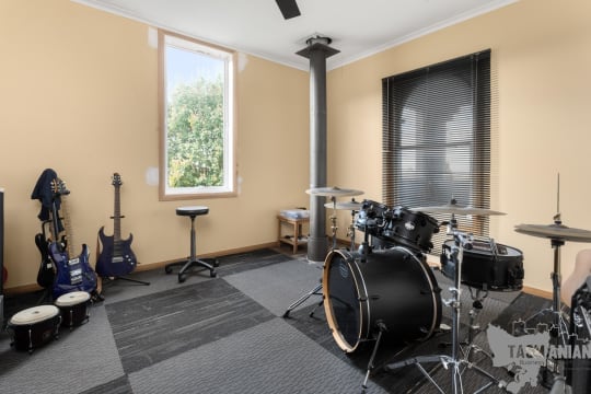 EXTRAORDINARY OPPORTUNITY RENOVATED 10 ROOM HOTEL & RESTAURANT, BAR & BOTTLESHOP