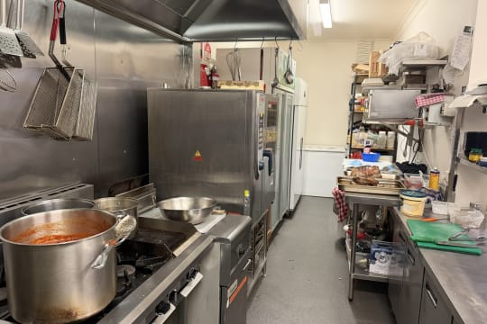 LEASEHOLD - Italian Pizzeria & Cafe, Howlong NSW - 1P0599