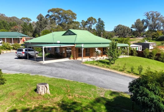 FREEHOLD FOR SALE BY EXPRESSIONS OF INTEREST - Motel Views Yackandandah VIC - 1P0373