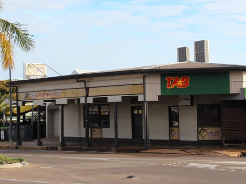NORTH QLD HOTEL/MOTEL FREEHOLD OPPORTUNITY - 145HF