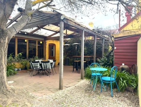 FREEHOLD PASSIVE INVESTMENT - Five Flags Hotel, Campbells Creek VIC - 1P0554