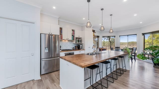 Licensed 30-dog facility with established 17-year trading history  within 90 minutes of Melbourne.