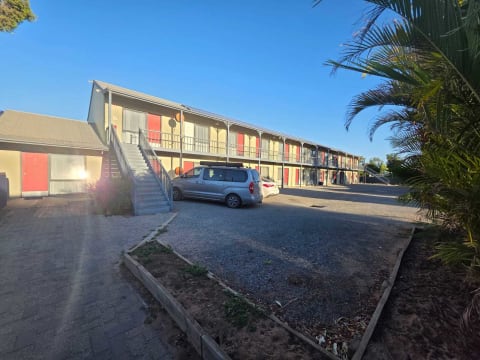 24 - ROOM REGIONAL MOTEL - NSW