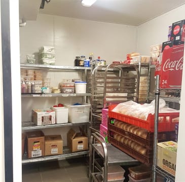 POPULAR RESTAURANT/TAKEAWAY IN BUSY BRUNSWICK