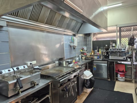 Store, Cafe, Food Truck and Residence – Brandon, QLD