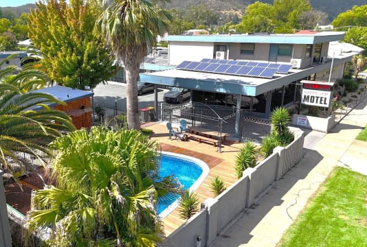 FREEHOLD - Vendor Terms Available - Golden Leaf Motel, Myrtleford VIC - 1P0584