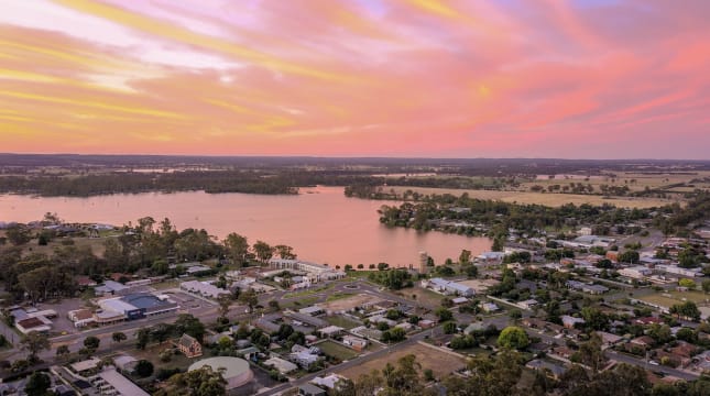 Award winning tourism business - watercraft hire Nagambie Lakes