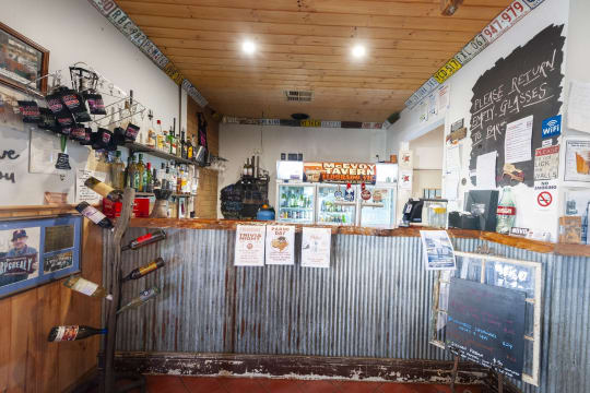 FREEHOLD GOING CONCERN - McEvoy Tavern, Eldorado VIC - 1P0543