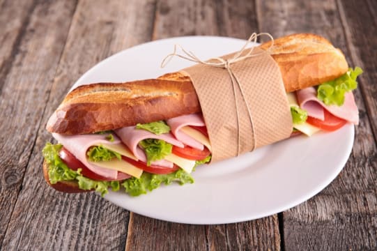 Cafe/Takeaway. Tkg $8500pw. Main Road. St Kilda Area [2010082]