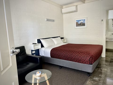 AN ABSOLUTE RIPPER LEASEHOLD MOTEL - 2682ML