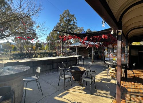 FREEHOLD GOING CONCERN - McEvoy Tavern, Eldorado VIC - 1P0543
