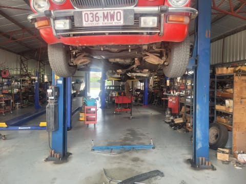 Specialist Mechanical Workshop & Service Centre - Walk in Walk Out