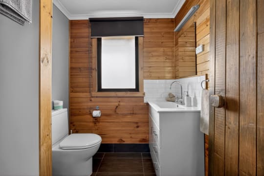 FHGC Tasmanian Accommodation A1 Presentation Spectacular Views 10%ROI 6 Cabins 2 Houses 2 Titles