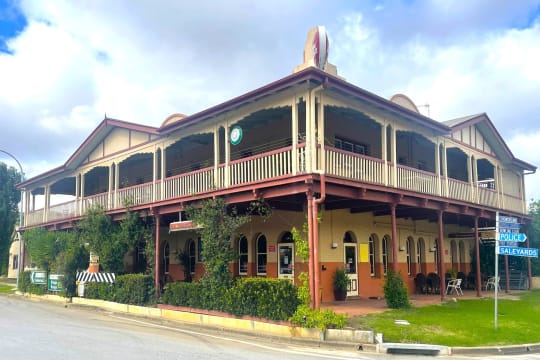 FREEHOLD - Royal Hotel, Adelong NSW - 1P0607