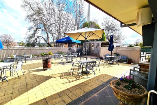 FREEHOLD HOTEL & ACCOMMODATION - Family Hotel, Cootamundra NSW - 1P0382