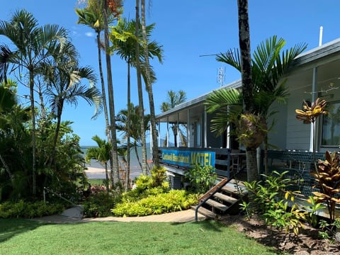 Money Maker Beachfront Leasehold, Walk to CBD And Lifestyle Business Opportunity - 2688ML