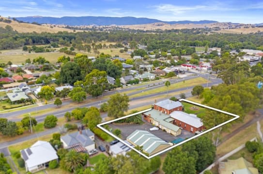 FREEHOLD VACANT POSSESSION - Beaufort Manor, Yea VIC - 1P0603