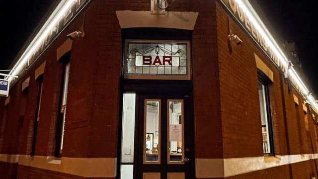 Queen's Head Hotel - Now Priced to Sell at $99,000