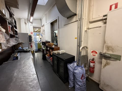 Turnkey Restaurant, Clarendon Street Location, South Melbourne | ID: 1436