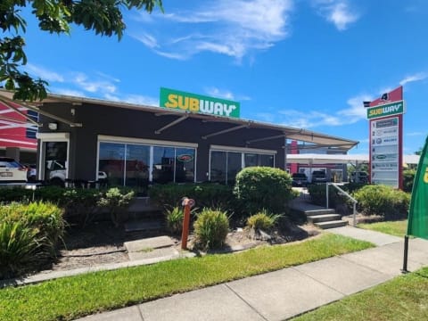 AVAILABLE! Subway Franchise Henry St Loganholme! Low Rent, Lease to 2036! 5 days only! Remodelled!