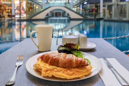 Successful Cafe in Main Eastern Suburb SC *Tkg $25,000 pw *Simple Menu [2210061]