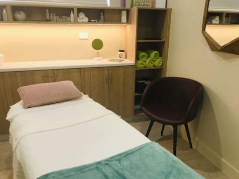 QUALITY, PEACEFUL, ELEGANT, & WELL ESTABLISHED SALON