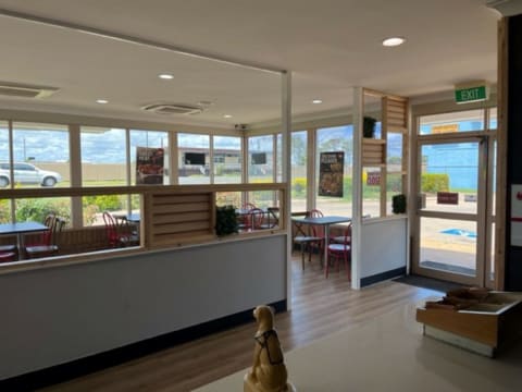 RED ROOSTER FRANCHISE BLACKWATER $750,000 PLUS SAV