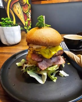 Exceptional Café Opportunity
