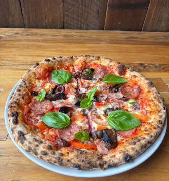 Rapidly Growing Café & Licensed Venue  Adelaide Hills  Main Road  Fantastic Rental