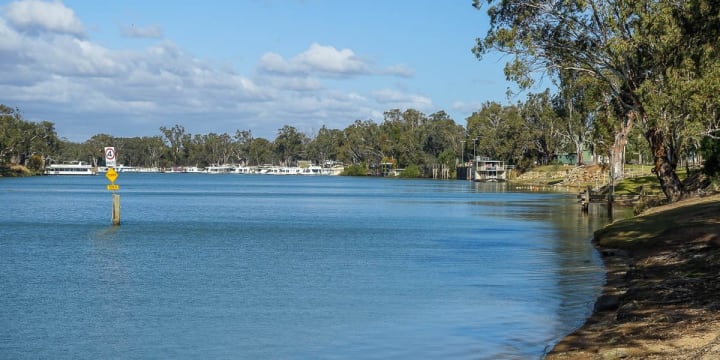 Commercial Hotel in Morgan - Lease