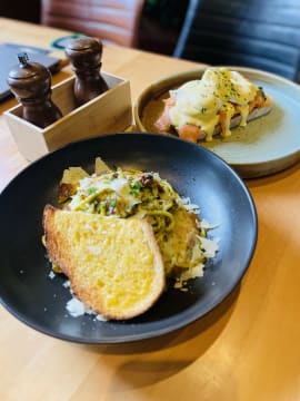 Oliver Brown Franchise Café – High-Traffic Centre | $650K+ Sales | Priced to Sell