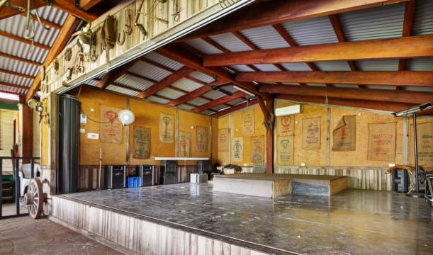 Exceptional Hotel & Motel country Pub for sale.
